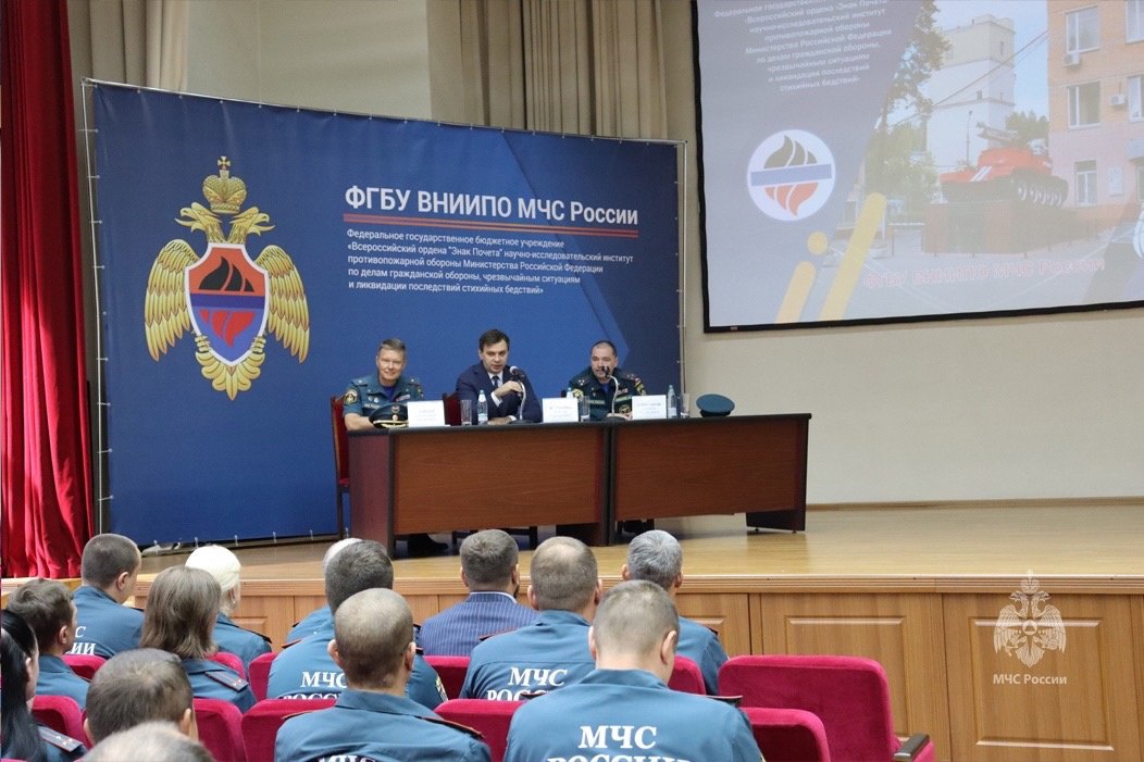 ФГБУ ВНИИПО МЧС России посетил заместитель главы МЧС России | Сетка — социальная сеть от hh.ru