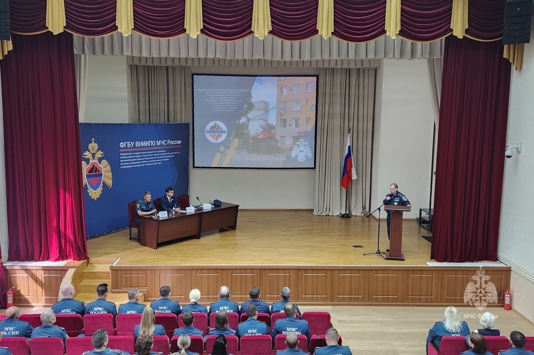 ФГБУ ВНИИПО МЧС России посетил заместитель главы МЧС России | Сетка — социальная сеть от hh.ru
