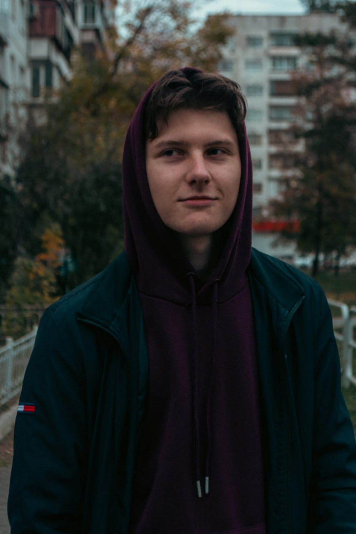 Привет, меня зовут Максим, я фотограф. Более двух лет я создаю неповторимые истории в каждом снимке. Снимаю портреты, репортажку (есть опыт съемки для ТВ), контент, предметку для маркетплейсов | Сетка — социальная сеть от hh.ru