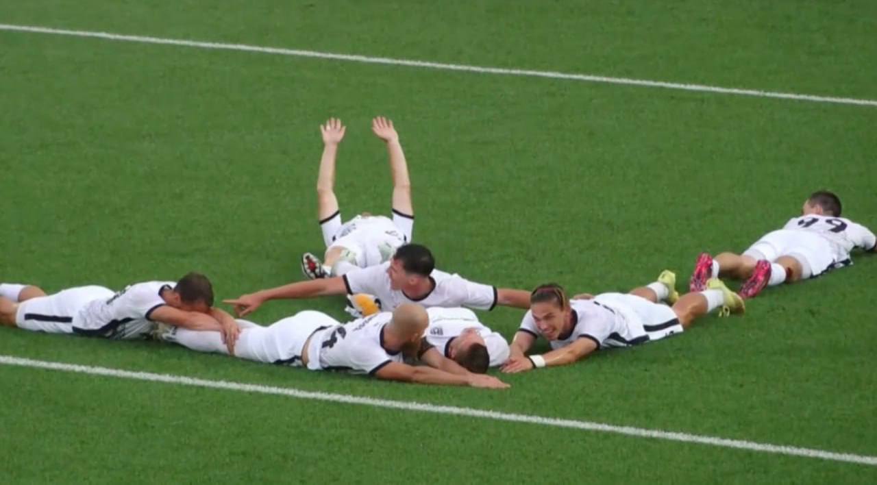 😂 Амкал нарушил эксклюзив Fonbet в Кубке России
Реклама других БК в турнире запрещена | Сетка — социальная сеть от hh.ru