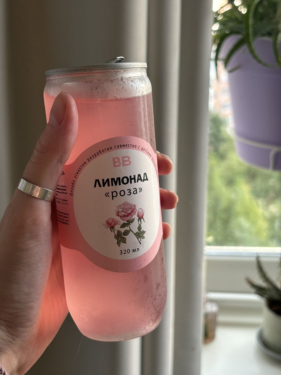 Во ВкусВилл обнаружен лимонад со вкусом ностальгии, дизайн которого будто вдохновлён тем самым розовым лосьоном из детства.
Захотелось.
🍕зумеры любят пиццу? | Сетка — социальная сеть от hh.ru