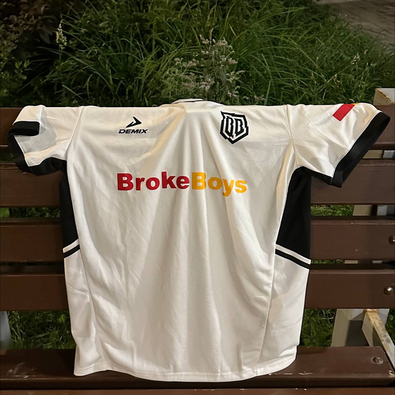 🔐 А задали тренд BetBoom и BrokeBoys
Вчера всё в том же Fonbet Кубке России.
На игровых джерси красовалось название клуба в цветах BetBoom с заглавными BB.
👏 Респект за идею
#betboom | Сетка — социальная сеть от hh.ru
