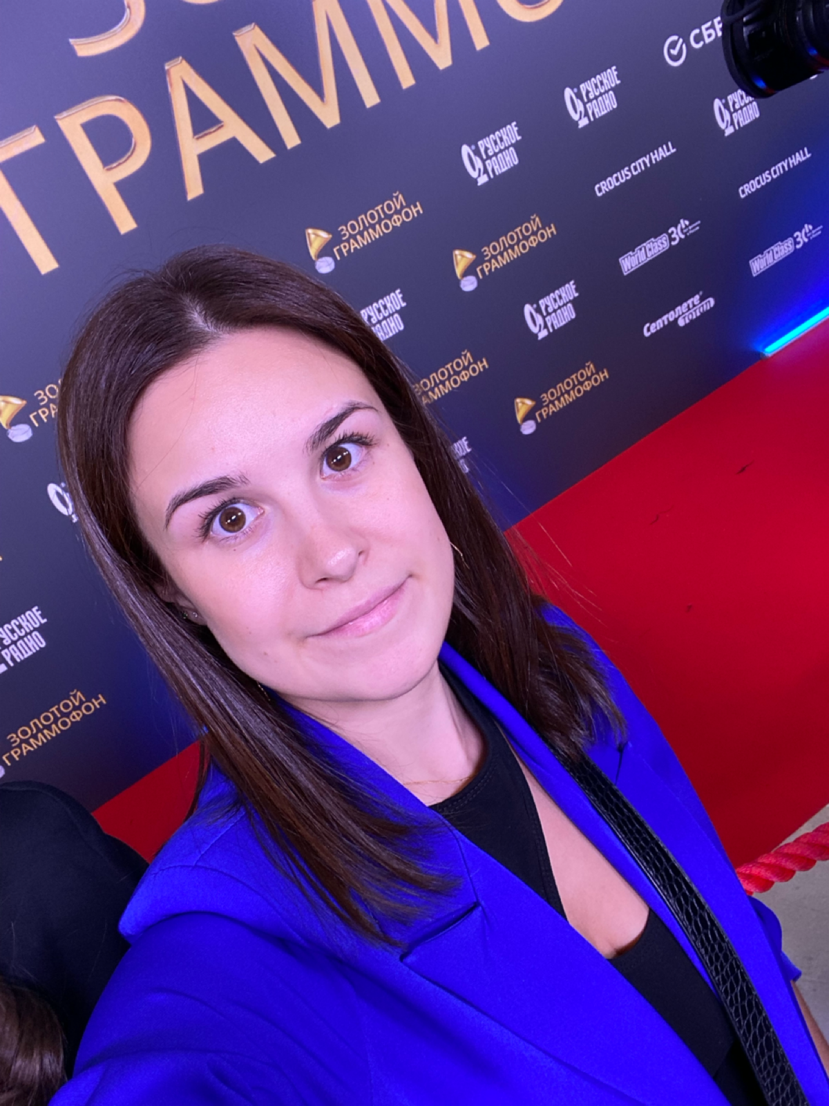 Всем привет!
Я Настя. Журналист, редактор новостного издания «ФедералПресс» и Дзен.Канала о шоу-бизнесе, кино и блогерах: https://dzen | Сетка — социальная сеть от hh.ru