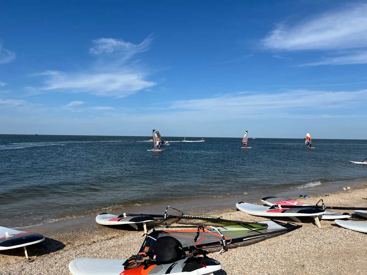 #пятничное #отпускное
Виндсёрфинг сложный!
3 дня ждали ветра и вот погода пришла | Сетка — социальная сеть от hh.ru