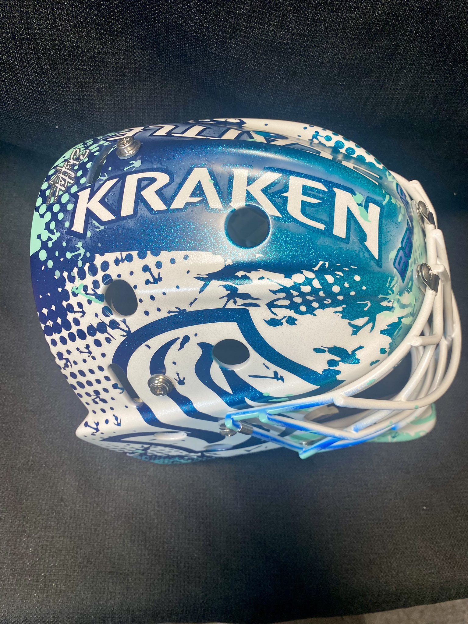 🐠 Новый шлем для Даккорда уже готов
➡️ Чат
#NHL #Сиэтл #НХЛ #хоккей #шлем | Сетка — социальная сеть от hh.ru