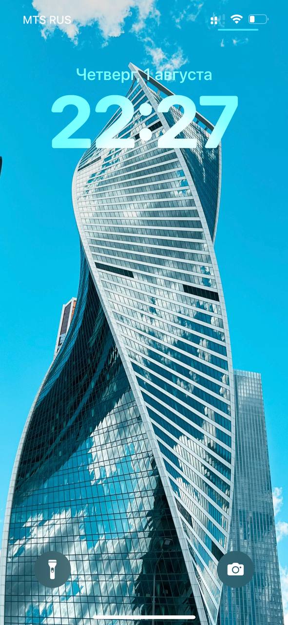 Недавно мотался в нашу прекрасную столицу, нащелкал там в Москва Сити стекляшек-небоскрёбов.
Они очень здорово выглядят в качестве обоев для телефона и компа | Сетка — социальная сеть от hh.ru