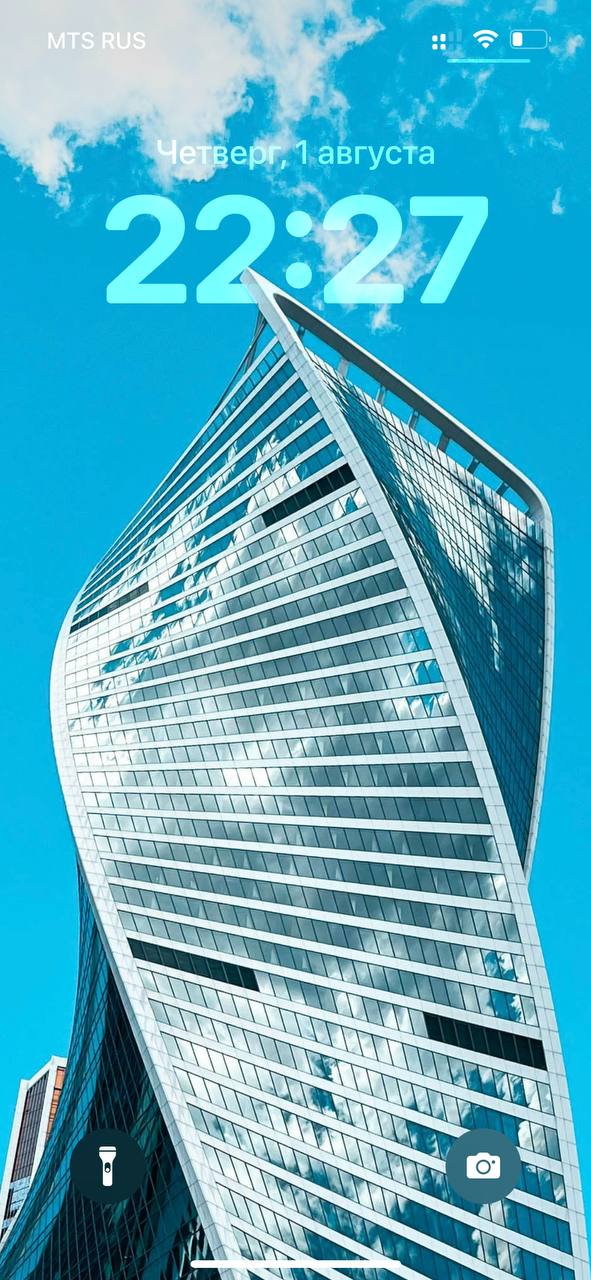 Недавно мотался в нашу прекрасную столицу, нащелкал там в Москва Сити стекляшек-небоскрёбов.
Они очень здорово выглядят в качестве обоев для телефона и компа | Сетка — социальная сеть от hh.ru