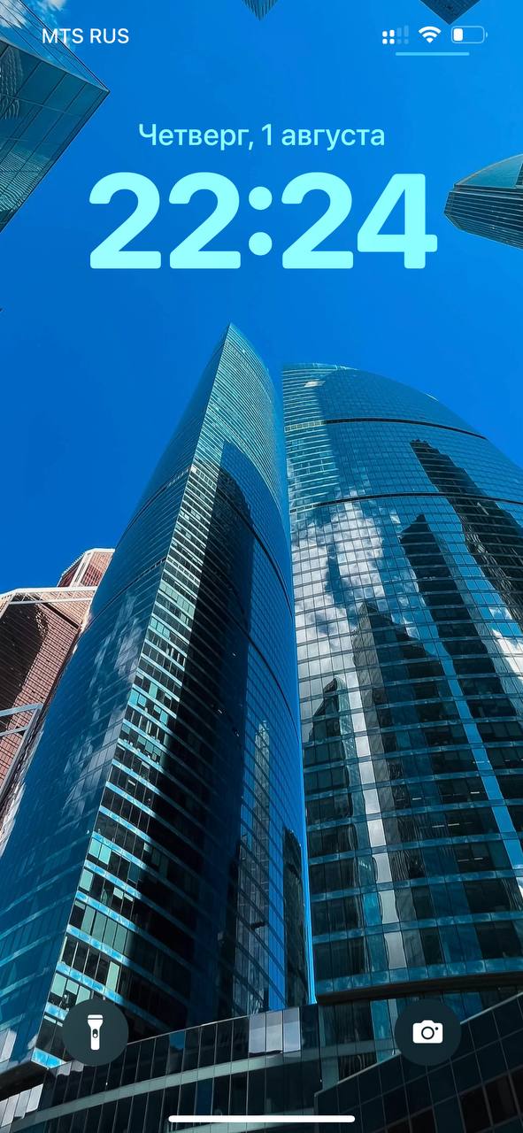 Недавно мотался в нашу прекрасную столицу, нащелкал там в Москва Сити стекляшек-небоскрёбов.
Они очень здорово выглядят в качестве обоев для телефона и компа | Сетка — социальная сеть от hh.ru