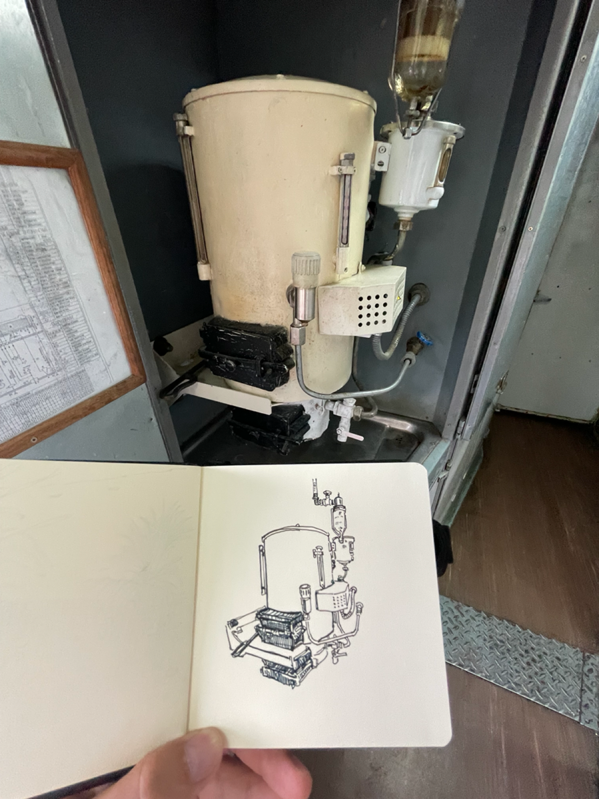 Набросок дня 🖋️ давно такой встречали?
#ржд #поезд #художник #скетч | Сетка — социальная сеть от hh.ru