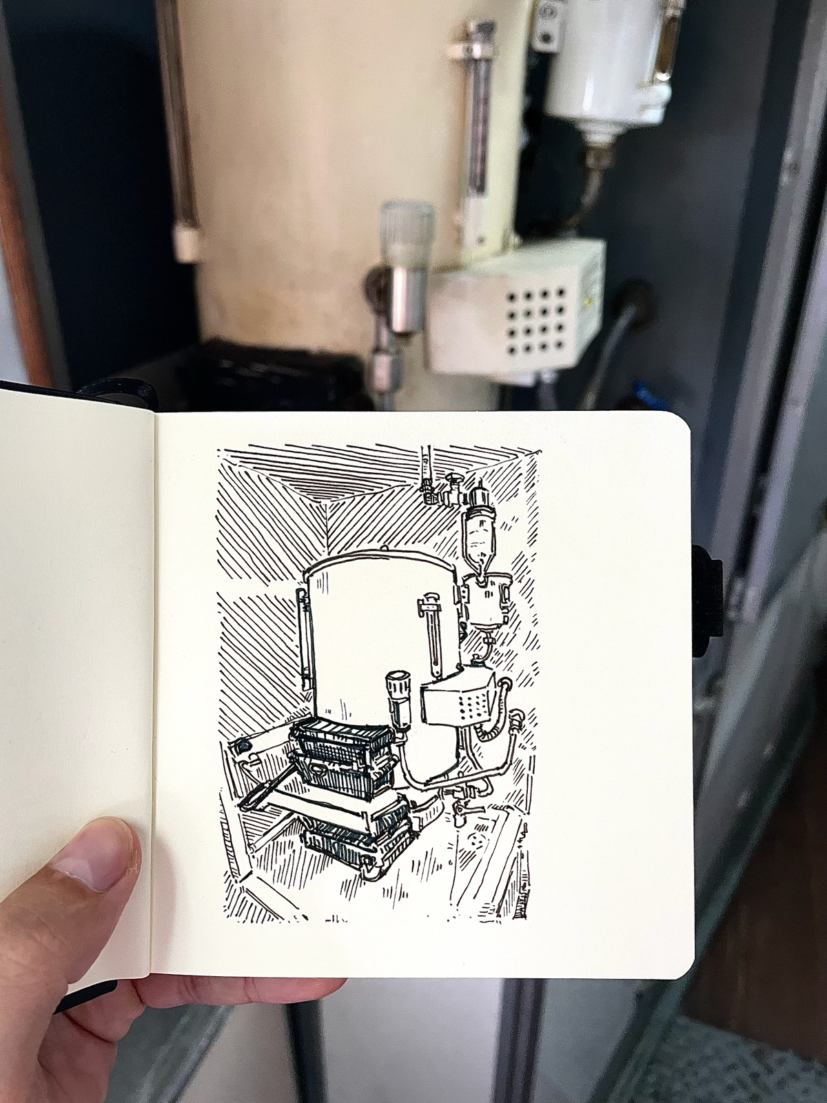 Набросок дня 🖋️ давно такой встречали?
#ржд #поезд #художник #скетч | Сетка — социальная сеть от hh.ru