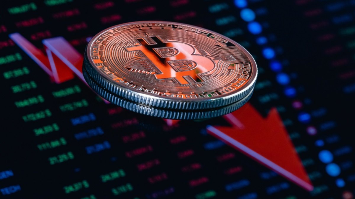 Биткоин упал ниже $58000, а ликвидации по лонгам достигли $223 млн | Сетка — социальная сеть от hh.ru