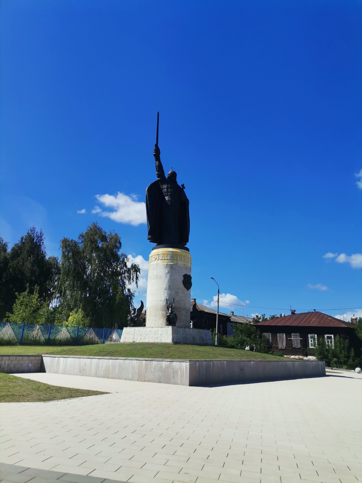 Всем привет!
Выходные побывал в Муроме. Город небольшой, спокойный и постепенно становиться красивее.
Понравилось набережная, хотя есть много над чем работать в плане ландшафтного дизайна и планировки | Сетка — социальная сеть от hh.ru