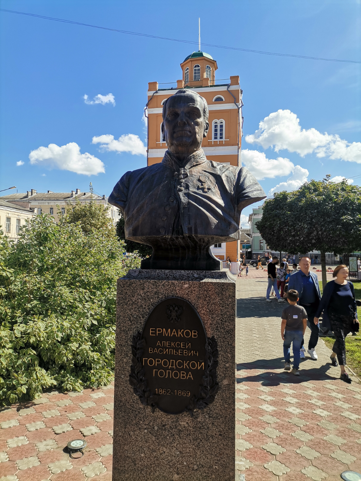 Всем привет!
Выходные побывал в Муроме. Город небольшой, спокойный и постепенно становиться красивее.
Понравилось набережная, хотя есть много над чем работать в плане ландшафтного дизайна и планировки | Сетка — социальная сеть от hh.ru