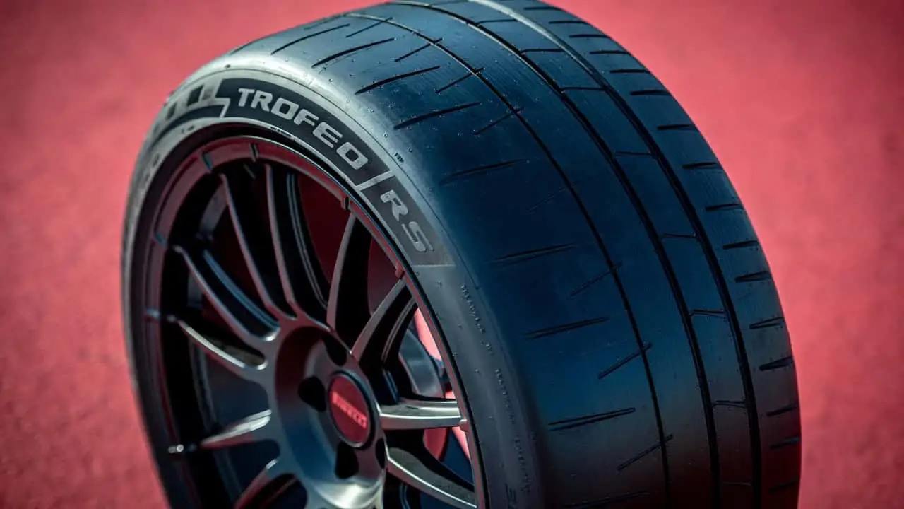 Кибершины Pirelli общаются с автомобилем
Автомобиль может быть любым, лишь бы это был Pagani Utopia | Сетка — социальная сеть от hh.ru