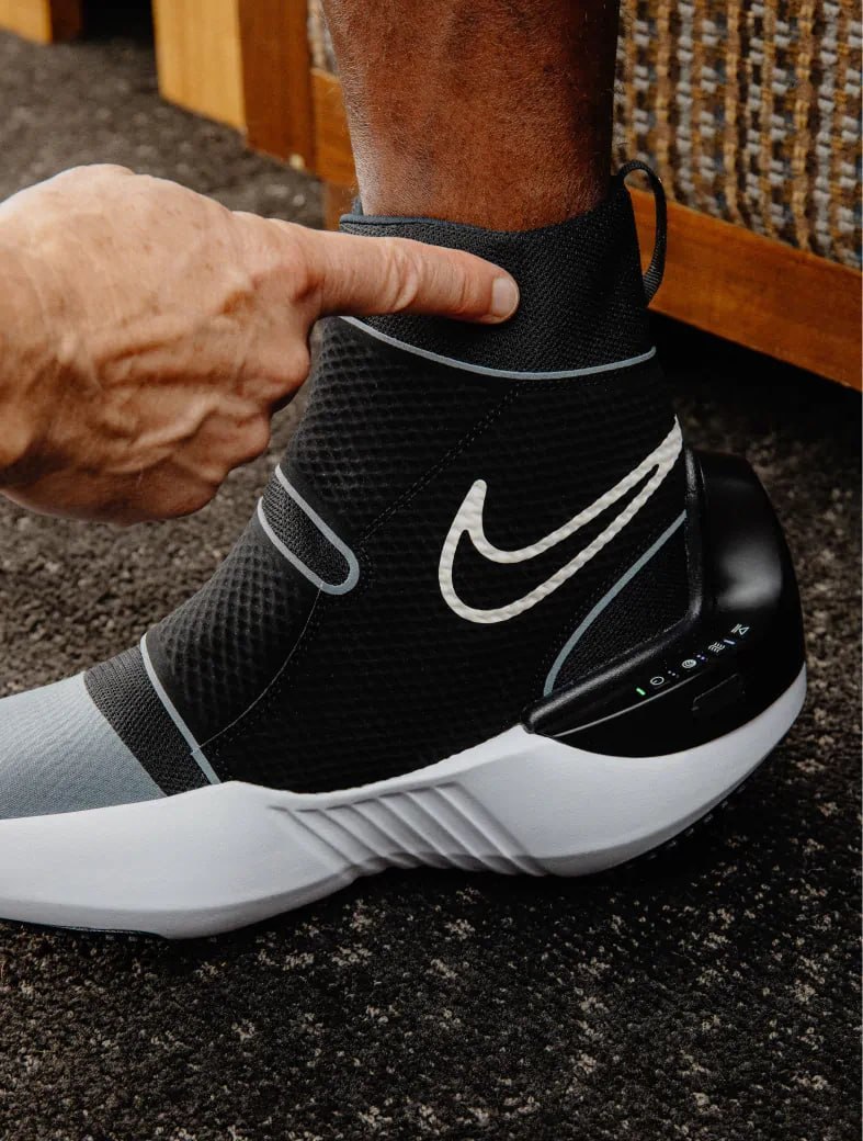 ⛹️‍♂️Умная спортивная одежда от Nike!
Nike и бренд Hyperice представили высокотехнологичные кроссовки Nike x Hyperice Boots и жилет Nike x Hyperice Vest | Сетка — социальная сеть от hh.ru