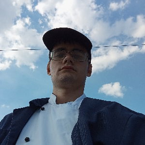 Денис Красноселов