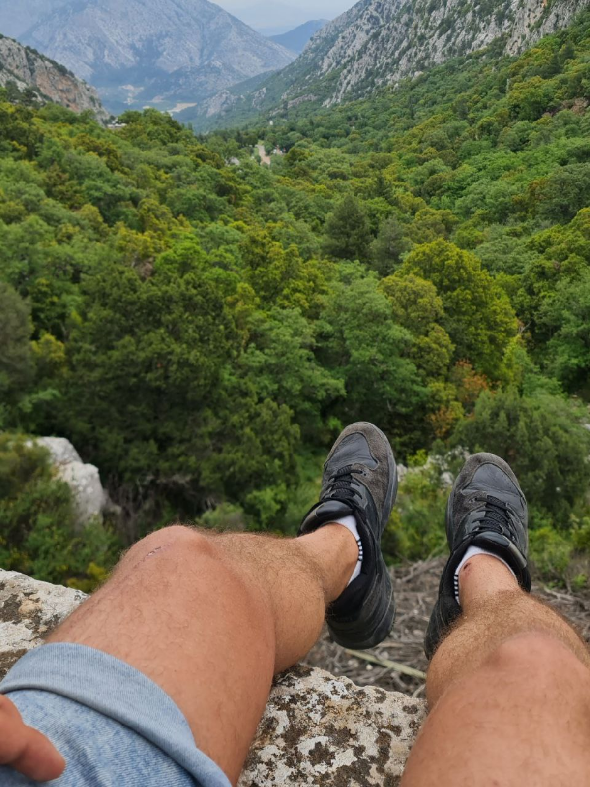 В конечном итоге, все твои проблемы - это просто смешные истории, которые ты расскажешь друзьям в баре в конце вселенной. | Сетка — социальная сеть от hh.ru