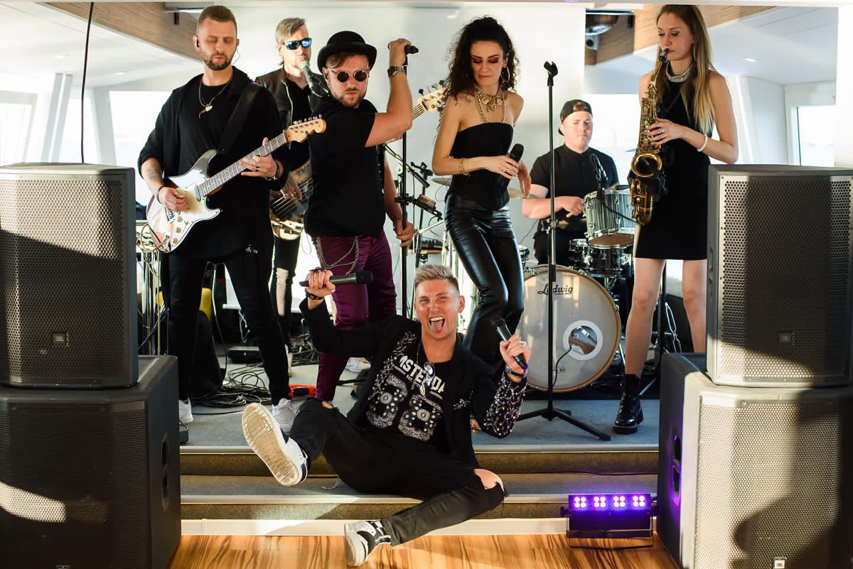 С любимыми Кавер-группа The Kitchers круто раскачали байкерскую вечеринку!🤟🤩
.
.
.
.
.
.
.
.
.
 | Сетка — социальная сеть от hh.ru