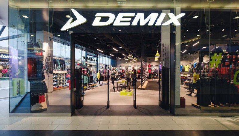 Demix дебютировал в Республике Бурятия
Российский спортивный бренд открыл первый фирменный магазин на втором этаже ТРЦ Forum в Улан-Удэ. Площадь нового пространства составила 300 кв. метров | Сетка — социальная сеть от hh.ru
