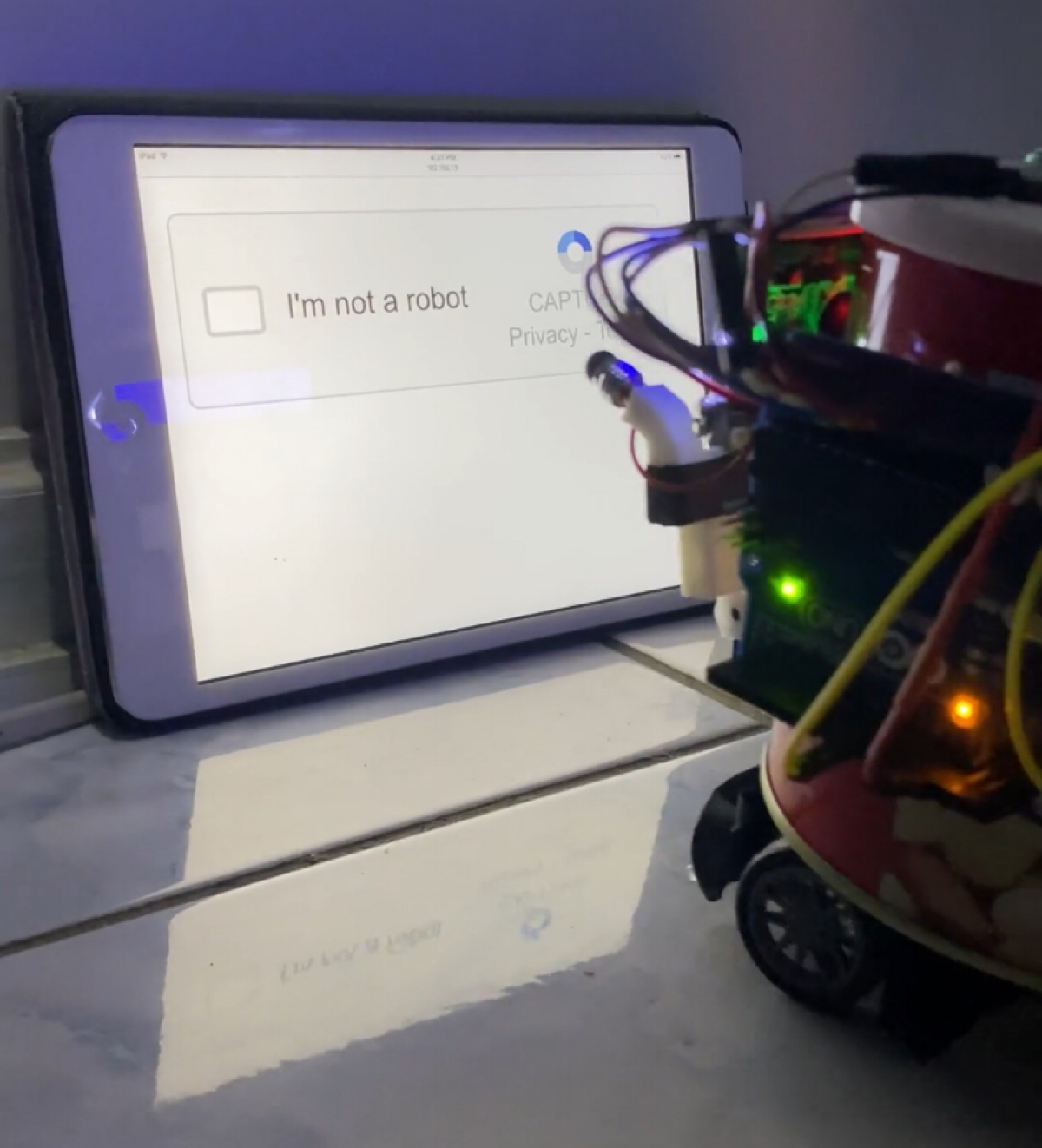 Я — не робот 🤖 😆
💙 видео здесь https://t.me/hellogarag
#алёгараж | Сетка — социальная сеть от hh.ru