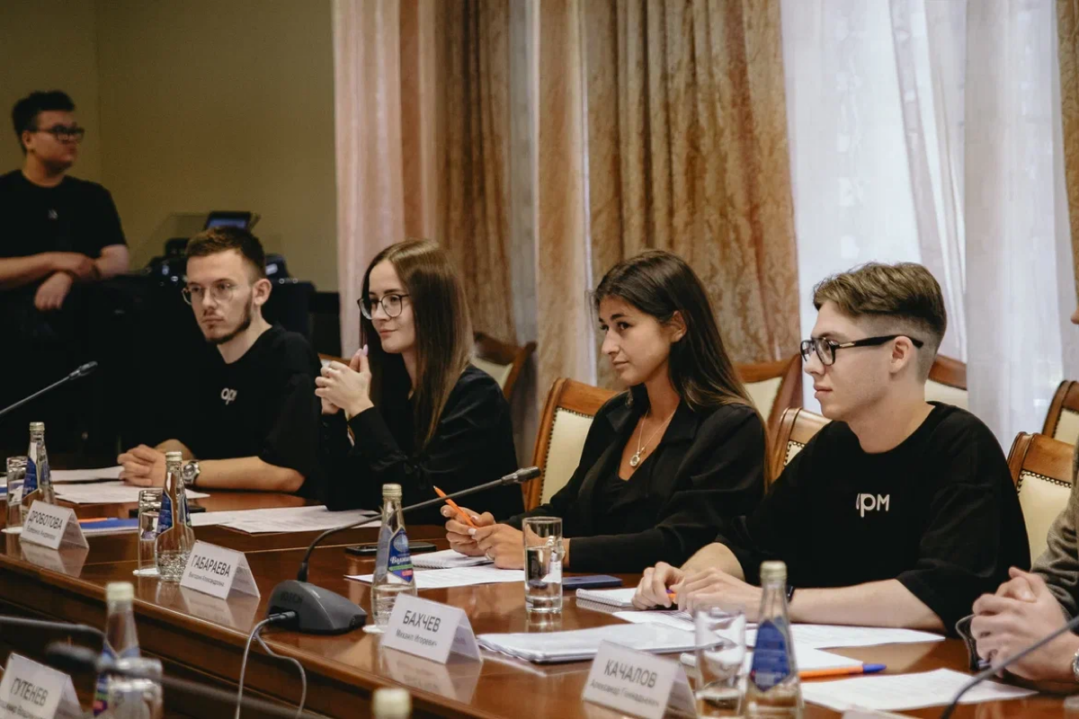 всем привет! меня зовут миша и мне 22 года. вот уже более 2-х лет мы с командой занимаемся развитием «ассоциации региональной молодежи» и делаем много полезного для нашего общества | Сетка — социальная сеть от hh.ru