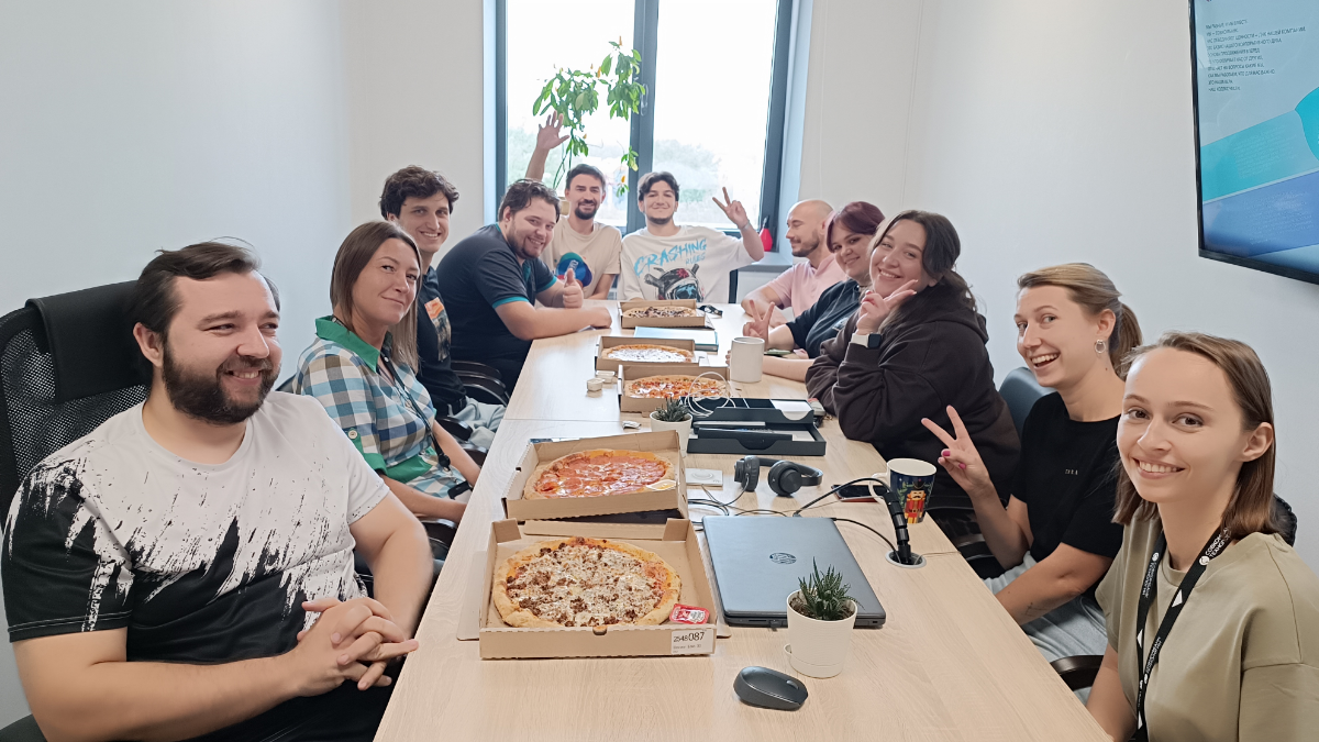 🍕🗣 Speaking Club и корпоративная культура в Совкомбанк Технологии! 🗣🍕
В Совкомбанк Технологии мы не просто работаем — мы создаем среду, где каждый чувствует себя частью большой команды! Один из ярких ... | Сетка — социальная сеть от hh.ru