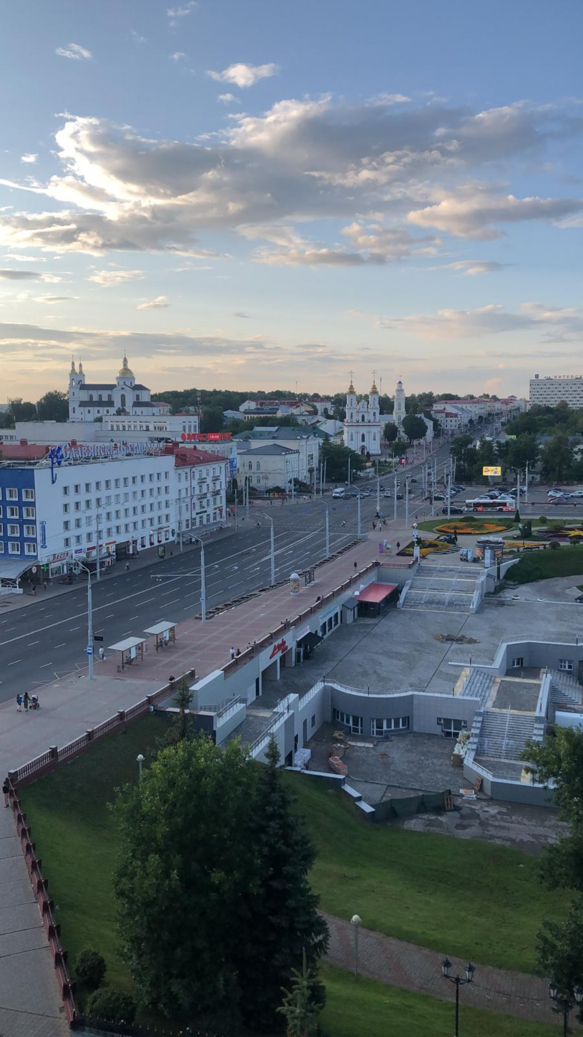 А как вы отмечаете (ли) первую ЗП на новом месте ?
На фото не Москва, а ? | Сетка — социальная сеть от hh.ru