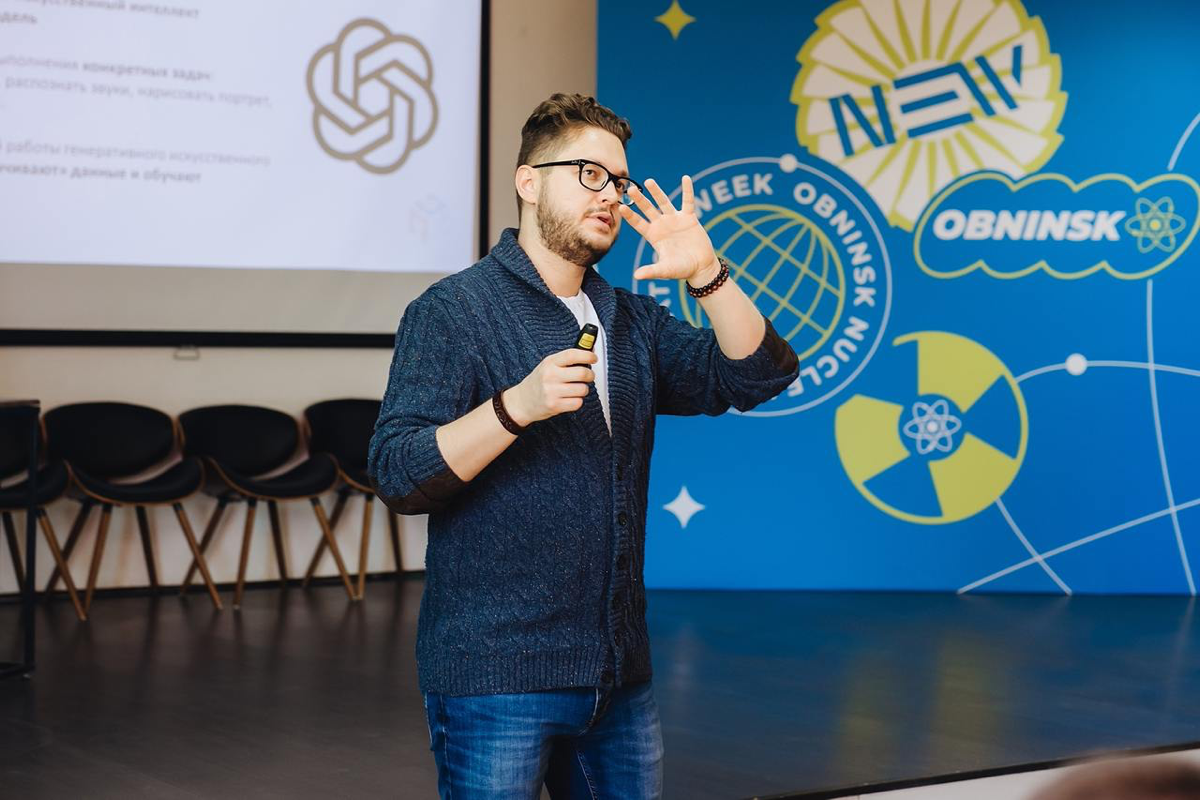 3 пункта, которые зачем-то указывают в описании вакансий по SMM 🤔
Меньше месяца до осени, когда начнётся горячий сезон на рынке труда и появится больше предложений от работодателей | Сетка — социальная сеть от hh.ru
