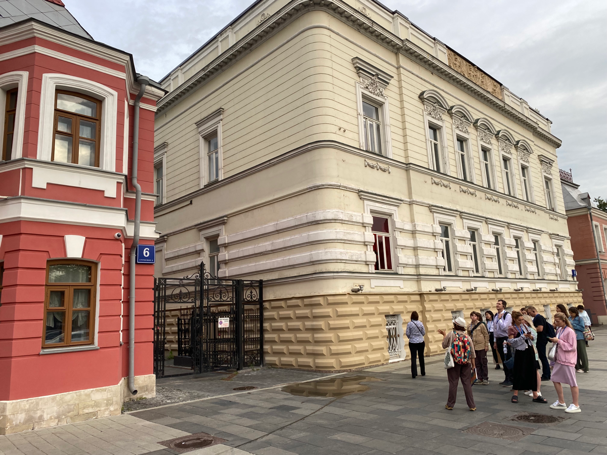 На этой неделе завершили цикл пеших экскурсий по району, в котором работаем и проводим сейчас большую часть жизни.
Больше 2 часов гуляли со Светланой Костиной к востоку от офиса Туризм | Сетка — социальная сеть от hh.ru