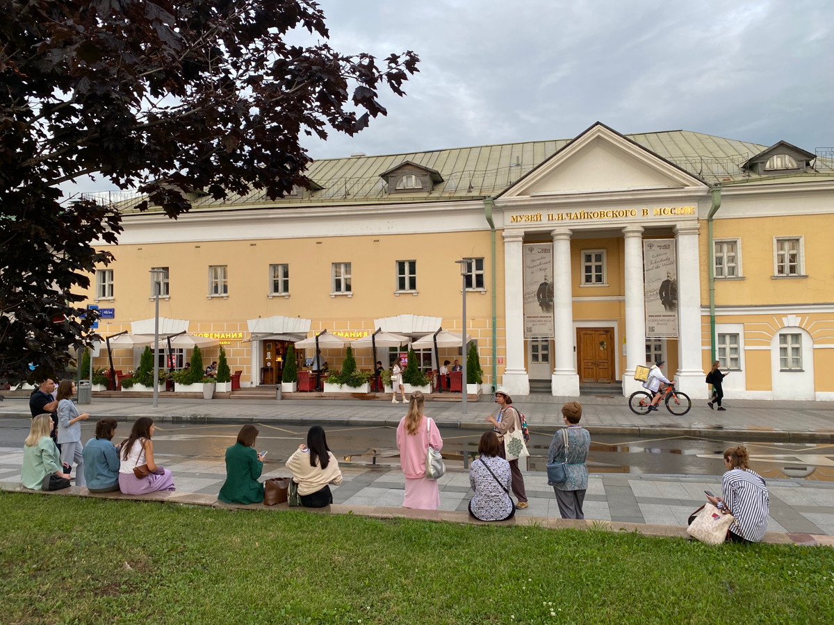 На этой неделе завершили цикл пеших экскурсий по району, в котором работаем и проводим сейчас большую часть жизни.
Больше 2 часов гуляли со Светланой Костиной к востоку от офиса Туризм | Сетка — социальная сеть от hh.ru