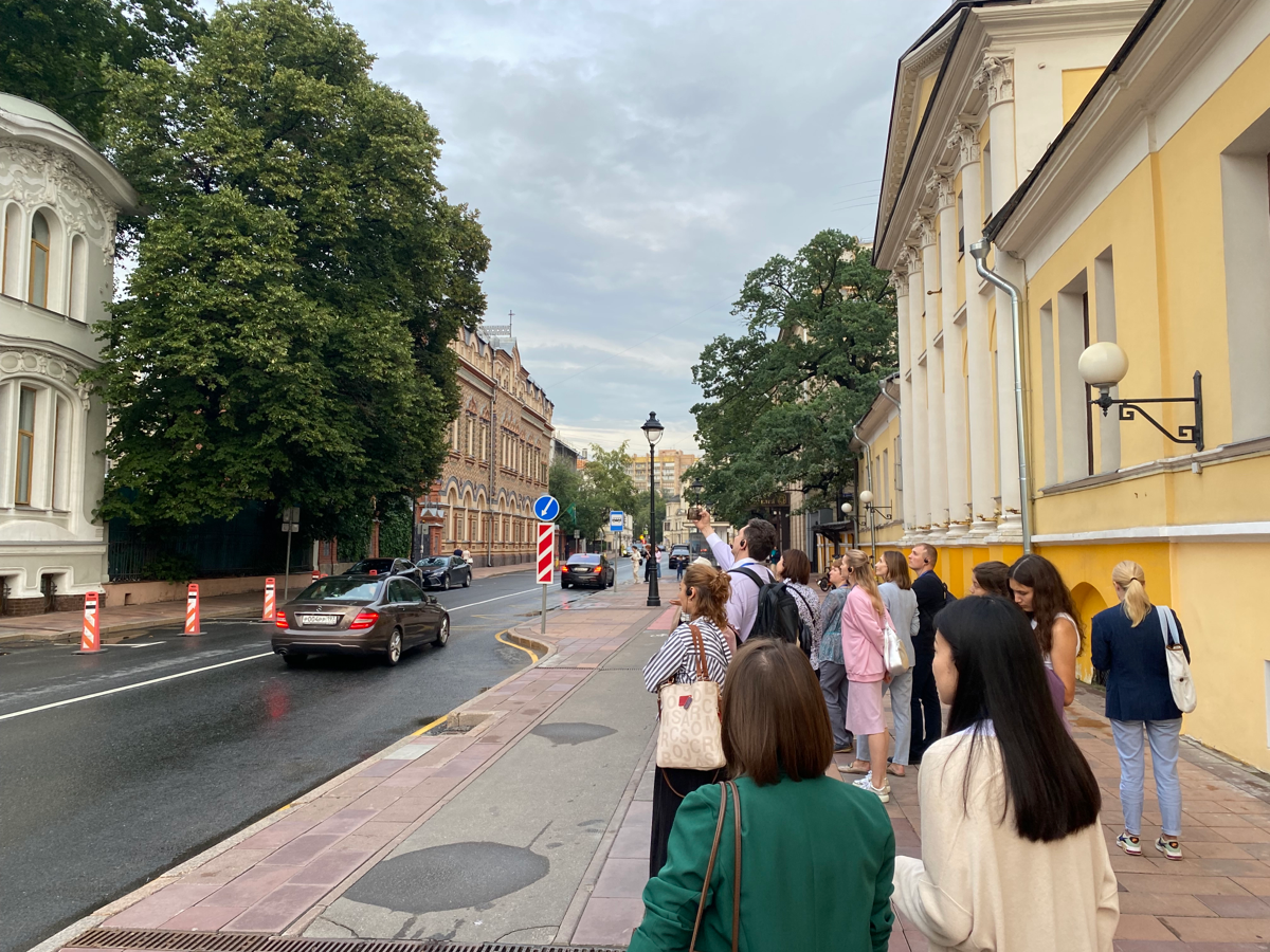 На этой неделе завершили цикл пеших экскурсий по району, в котором работаем и проводим сейчас большую часть жизни.
Больше 2 часов гуляли со Светланой Костиной к востоку от офиса Туризм | Сетка — социальная сеть от hh.ru