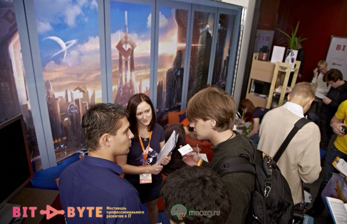🔥Devrel в 2012
Чтооооооооооо??????
Да! Это я в 2012 году!
И знаете что?
Я занималась Devrel, когда это еще не было мейнстримом😆
*даже названия такого-то не было | Сетка — социальная сеть от hh.ru