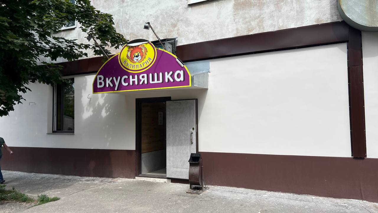 Я тут случайно зашел во Вкусняшку. Ничего не попробовал, потому что очередь была до входа | Сетка — социальная сеть от hh.ru
