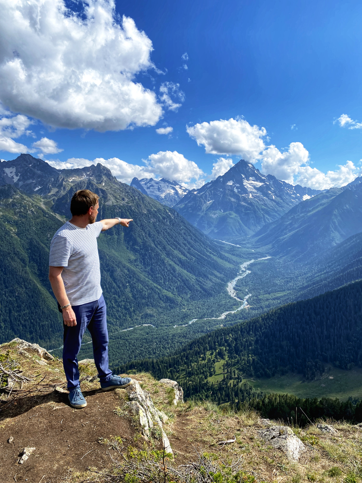 Архыз запал тропой на пик Смирнова и видом на бриллиант Черкесского хребта. | Сетка — социальная сеть от hh.ru