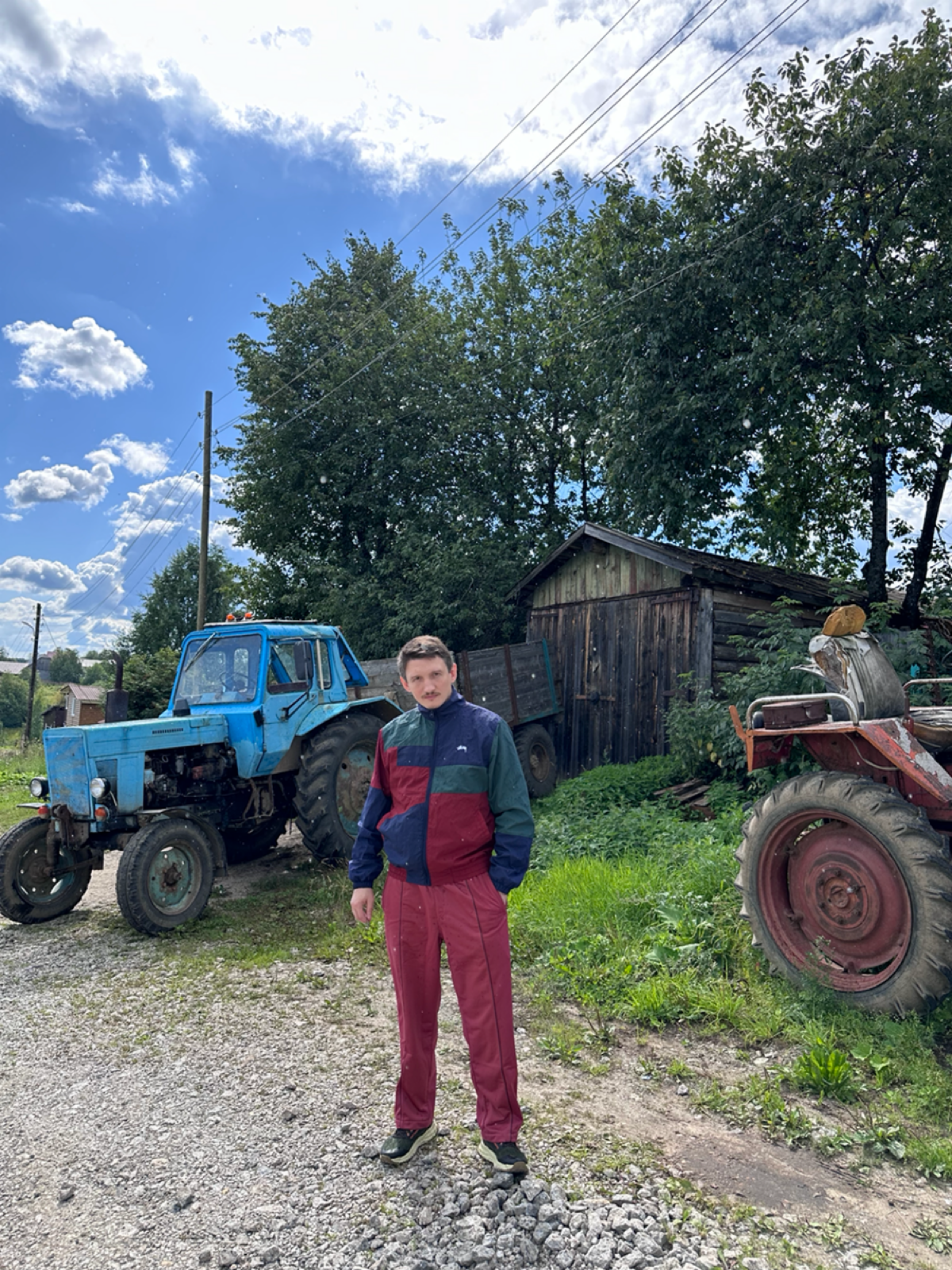 Всем привет! Я Виталий:)
Не первый год, занимаюсь граф. дизайном и иллюстрациями,
Пробую себя в леттеринге, интересно работать над формами букв т.к. эта тема кажется очень интересной вселенной | Сетка — социальная сеть от hh.ru