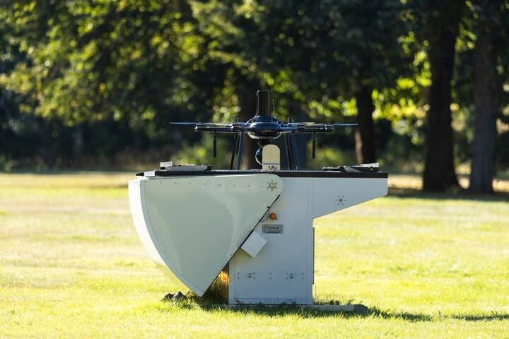 Nokia и Swisscom создадут в Швейцарии сеть БПЛА-систем с 4G/5G-подключением
Nokia и Swisscom Broadcast договорились о создании в Швейцарии сети Drones-as-a-Service, состоящей из 300 дронов | Сетка — социальная сеть от hh.ru