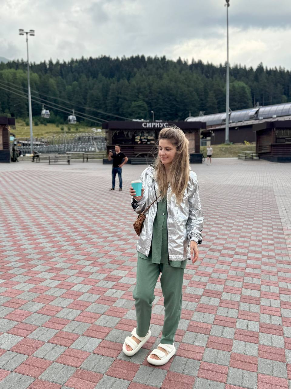 Горные выходные
У меня есть 2 часто встречающихся варианта выезда в горы на выходные.
1. «горы-горы»
Когда мало цивилизации, нет связи, только природа и сверчки | Сетка — социальная сеть от hh.ru