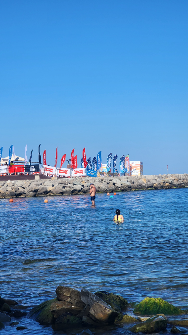 Про позитивное подкрепление 
Были вчера всем клубом на соревнованиях 'Морская миля'.
Кто-то плыл дистанцию, кто-то (и я в том числе) приехала поддержать | Сетка — социальная сеть от hh.ru