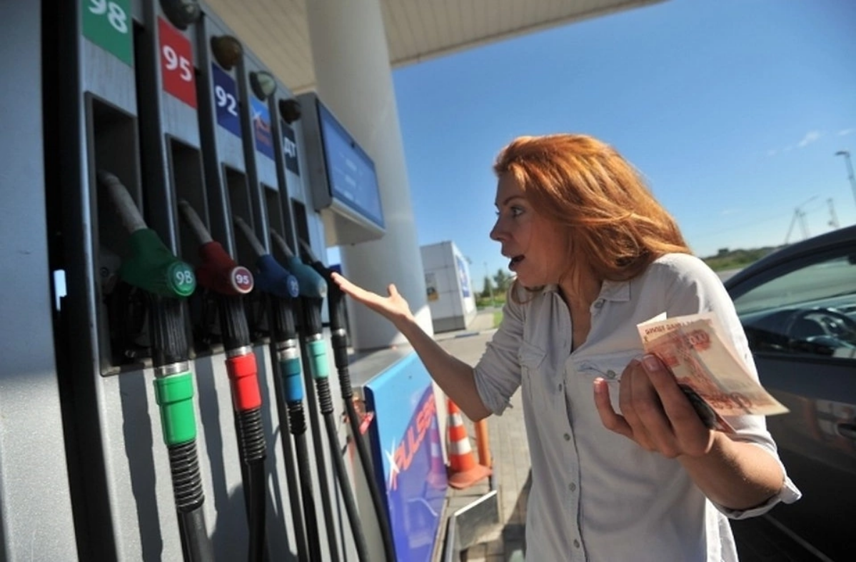 🚨 Внимание, водители! 🚗 Цены на бензин в России готовятся к взлёту! 🚀 Уже в сентябре ожидается существенное повышение цен на топливо.
💸 Цена на АИ-95 поднимется на 8 рублей — до 70 рублей за литр | Сетка — социальная сеть от hh.ru
