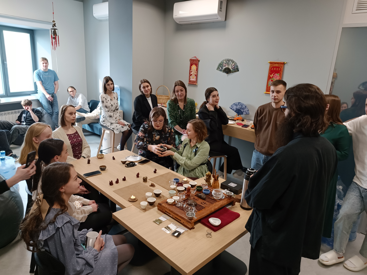 🍵 Чайная церемония в СовкомбанкТехнологии 🍵
В Совкомбанк Технологии мы не просто работаем — мы создаем среду, где каждый чувствует себя частью большой команды!  Мы провели уютную и символичную 🍵 чайну... | Сетка — социальная сеть от hh.ru