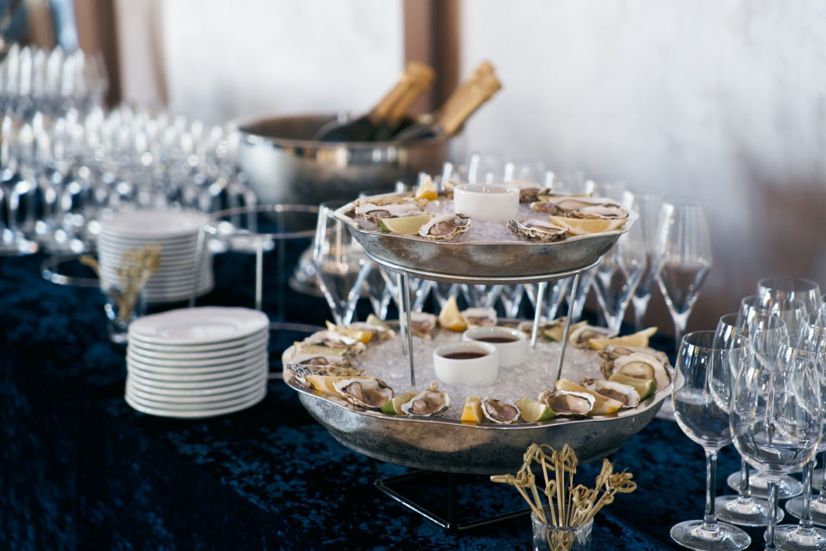 Фуршет на корабле «Летучий Голландец» в подарок! | Сетка — социальная сеть от hh.ru