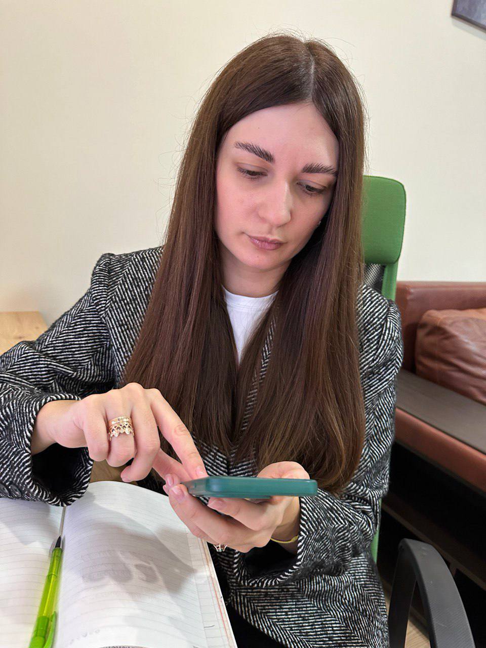 Я изменила название канала, не потеряйте 😉
Старое название уже во многом не отражало меня и то, чем я занимаюсь. Да и мужчин-клиентов у меня становится все больше | Сетка — социальная сеть от hh.ru