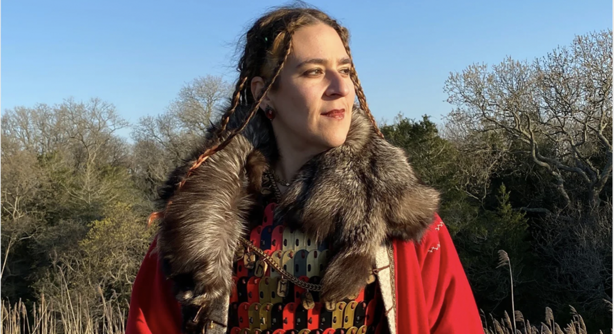 «Я решила бросить себе вызов и сыграть максимально яркого и уверенного в себе персонажа — Симону. “Высокая, злая, панк” — так выглядело описание в ее карточке | Сетка — социальная сеть от hh.ru