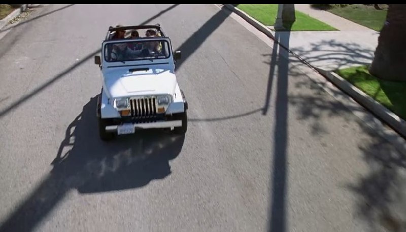 #фифобзор
Главная героиня Бестолковых ездит без прав на кабриолете. Это Джип Вранглер 1995 года выпуска | Сетка — социальная сеть от hh.ru