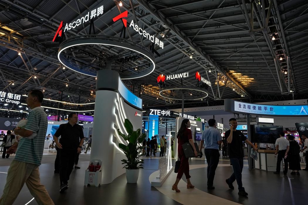 Huawei готовит конкурента NVIDIA H100
Huawei Technologies готовится выпустить новый ИИ-ускоритель Ascend 910C, сопоставимый по производительности с NVIDIA H100 | Сетка — социальная сеть от hh.ru