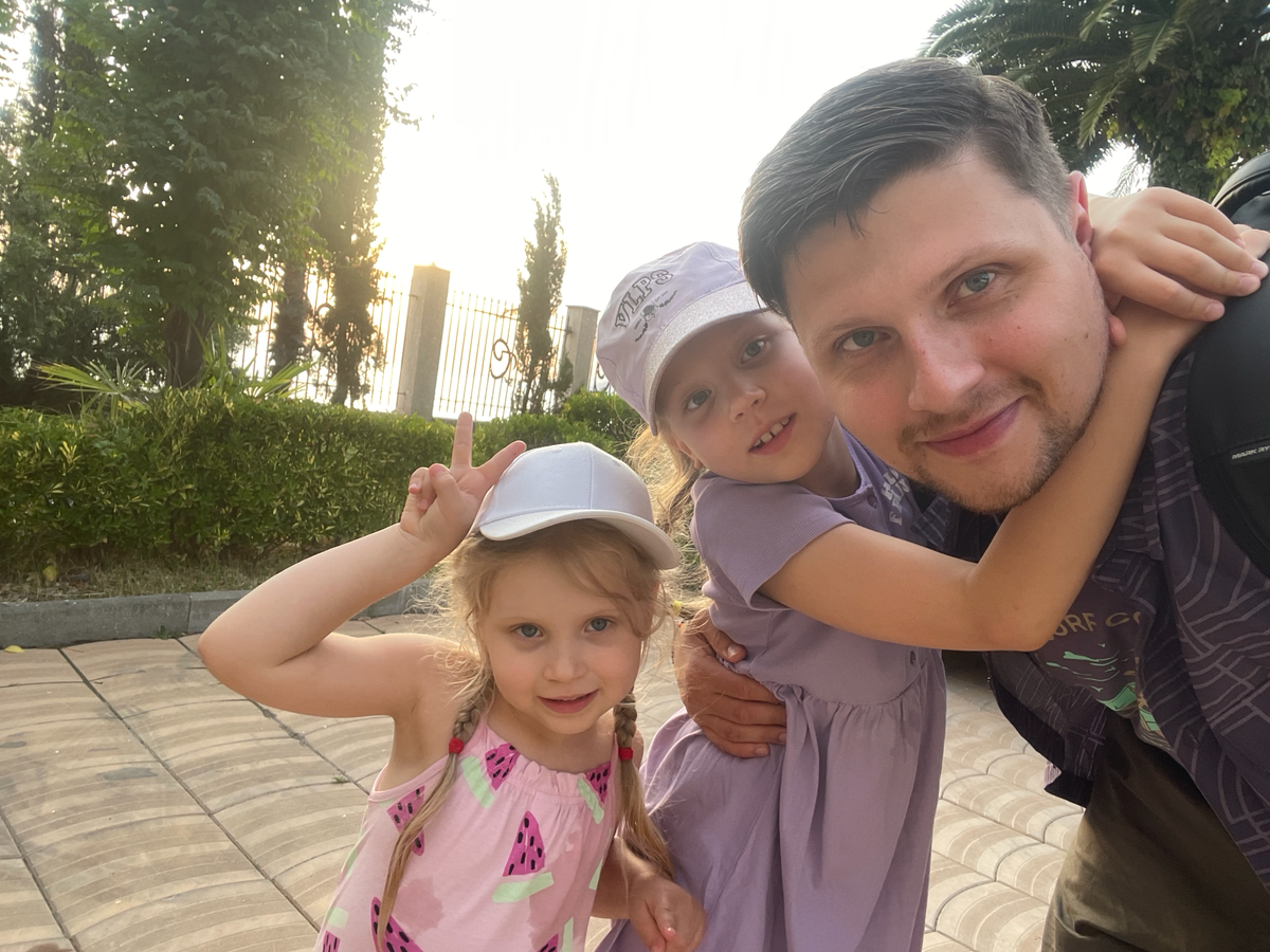 Будущее детей – это не просто знания, это сила духа! 💪
В стремительном мире важно не только быть умным, но и уметь использовать свои знания, справляться с трудностями и строить гармоничные отношения | Сетка — социальная сеть от hh.ru
