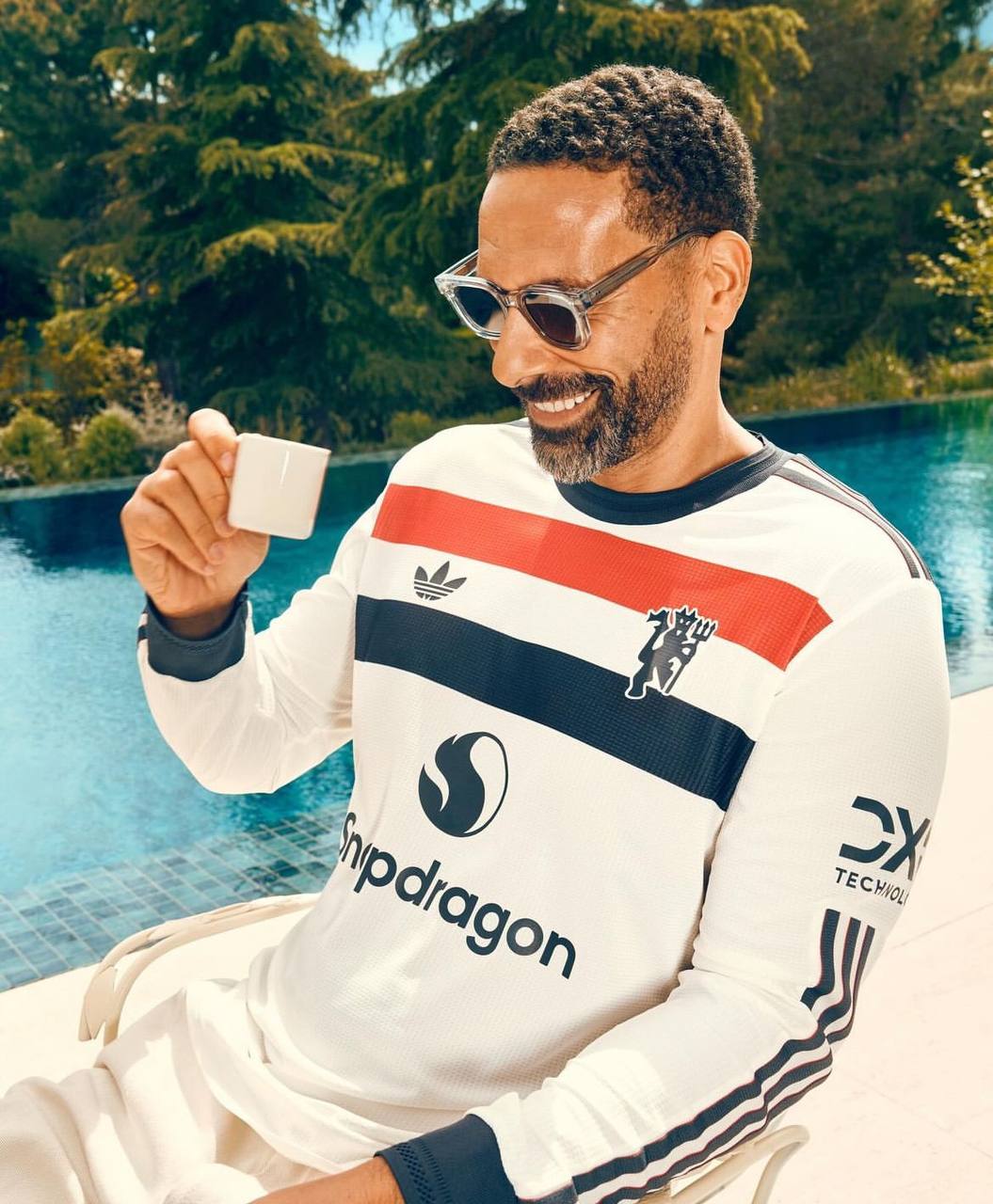 #Артем Вернулся.
Это я про легендарный логотип adidas, который бренд вернул на футбольные формы впервые в 21 веке | Сетка — социальная сеть от hh.ru