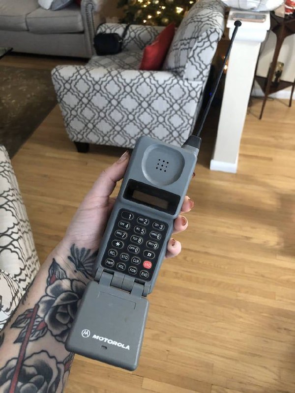 #фифобзор
Ну и, конечно, Бестолковые ещё и гимн сотовым телефонам | Сетка — социальная сеть от hh.ru