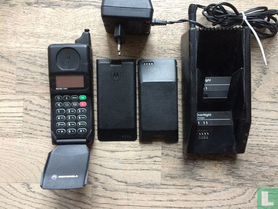 #фифобзор
Ну и, конечно, Бестолковые ещё и гимн сотовым телефонам | Сетка — социальная сеть от hh.ru