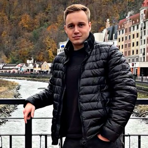 Алексей Тихонов